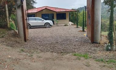 Casa lote en venta de 2.030m² en Silvania, Vereda san luis centro.