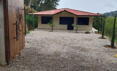 Casa lote en venta de 2.030m² en Silvania, Vereda san luis centro.