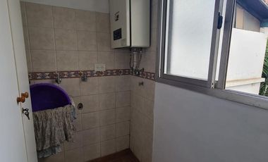 Depto 3 ambientes, con cochera en alquiler en La Lucila.