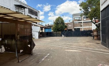 Depósito de 2300 m2 cubiertos en Villa Adelina