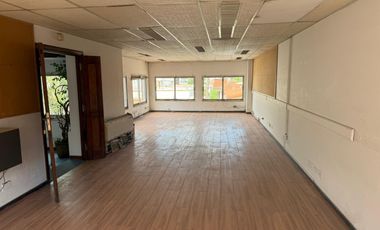 Depósito de 2300 m2 cubiertos en Villa Adelina