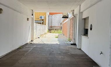 Depósito de 2300 m2 cubiertos en Villa Adelina