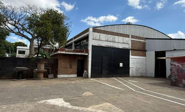 Depósito de 2300 m2 cubiertos en Villa Adelina