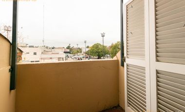 473 bis entre Camino G. Belgrano y 21 a City Bell - Departamento de 2 dormitorios en ALQUILER