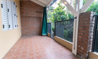 473 bis entre Camino G. Belgrano y 21 a City Bell - Departamento de 2 dormitorios en ALQUILER