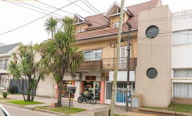 473 bis entre Camino G. Belgrano y 21 a City Bell - Departamento de 2 dormitorios en ALQUILER