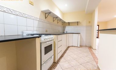 473 bis entre Camino G. Belgrano y 21 a City Bell - Departamento de 2 dormitorios en ALQUILER