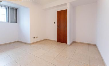 473 bis entre Camino G. Belgrano y 21 a City Bell - Departamento de 2 dormitorios en ALQUILER