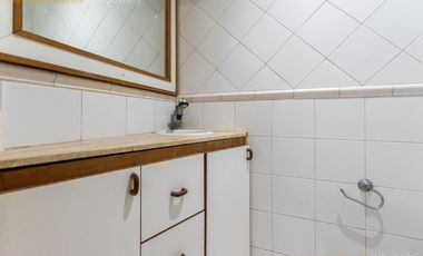 473 bis entre Camino G. Belgrano y 21 a City Bell - Departamento de 2 dormitorios en ALQUILER