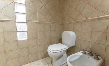 473 bis entre Camino G. Belgrano y 21 a City Bell - Departamento de 2 dormitorios en ALQUILER