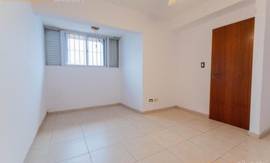 473 bis entre Camino G. Belgrano y 21 a City Bell - Departamento de 2 dormitorios en ALQUILER