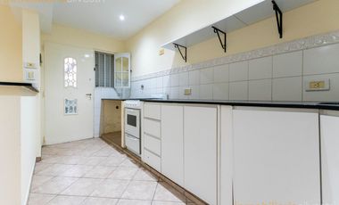 473 bis entre Camino G. Belgrano y 21 a City Bell - Departamento de 2 dormitorios en ALQUILER