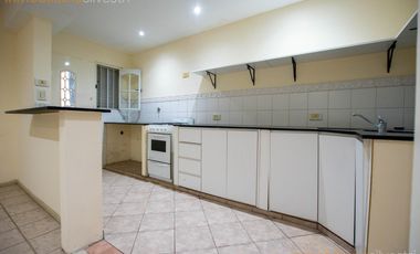 473 bis entre Camino G. Belgrano y 21 a City Bell - Departamento de 2 dormitorios en ALQUILER