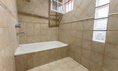 473 bis entre Camino G. Belgrano y 21 a City Bell - Departamento de 2 dormitorios en ALQUILER