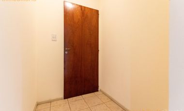 473 bis entre Camino G. Belgrano y 21 a City Bell - Departamento de 2 dormitorios en ALQUILER