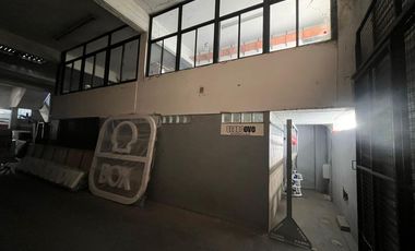 Depósito s/ importante Av. con inmejorable ubicación logística.
