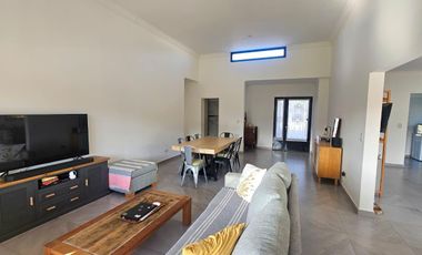 Casa de una planta con pileta en alquiler anual | Excelente lote | San Matías | Escobar