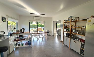 Casa de una planta con pileta en alquiler anual | Excelente lote | San Matías | Escobar