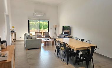Casa de una planta con pileta en alquiler anual | Excelente lote | San Matías | Escobar