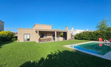 Casa de una planta con pileta en alquiler anual | Excelente lote | San Matías | Escobar