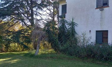 Venta OLIVEROS , IMPORTANTE PROPIEDAD EN LOTE DE 17.761 M2, 3 DORMITORIOS, PILETA, PARRILLERO. 2 GARAGE.