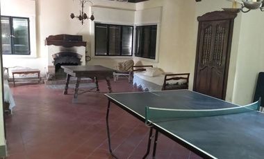 Venta OLIVEROS , IMPORTANTE PROPIEDAD EN LOTE DE 17.761 M2, 3 DORMITORIOS, PILETA, PARRILLERO. 2 GARAGE.