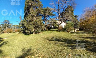 Venta OLIVEROS , IMPORTANTE PROPIEDAD EN LOTE DE 17.761 M2, 3 DORMITORIOS, PILETA, PARRILLERO. 2 GARAGE.