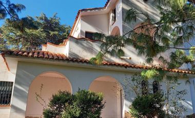 Venta OLIVEROS , IMPORTANTE PROPIEDAD EN LOTE DE 17.761 M2, 3 DORMITORIOS, PILETA, PARRILLERO. 2 GARAGE.