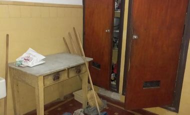 Venta OLIVEROS , IMPORTANTE PROPIEDAD EN LOTE DE 17.761 M2, 3 DORMITORIOS, PILETA, PARRILLERO. 2 GARAGE.