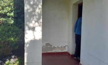 Venta OLIVEROS , IMPORTANTE PROPIEDAD EN LOTE DE 17.761 M2, 3 DORMITORIOS, PILETA, PARRILLERO. 2 GARAGE.