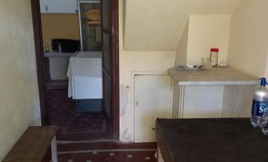 Venta OLIVEROS , IMPORTANTE PROPIEDAD EN LOTE DE 17.761 M2, 3 DORMITORIOS, PILETA, PARRILLERO. 2 GARAGE.