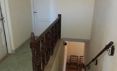 Venta OLIVEROS , IMPORTANTE PROPIEDAD EN LOTE DE 17.761 M2, 3 DORMITORIOS, PILETA, PARRILLERO. 2 GARAGE.