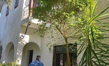 Venta OLIVEROS , IMPORTANTE PROPIEDAD EN LOTE DE 17.761 M2, 3 DORMITORIOS, PILETA, PARRILLERO. 2 GARAGE.
