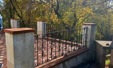 Venta OLIVEROS , IMPORTANTE PROPIEDAD EN LOTE DE 17.761 M2, 3 DORMITORIOS, PILETA, PARRILLERO. 2 GARAGE.