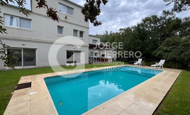 Casa en Carilo