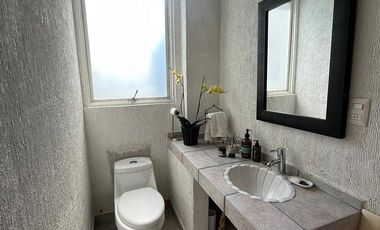 CASA SOLA CON USO DE SUELO COMERCIAL