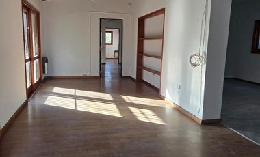 Casa 3 Dormitorio en alquiler- Rosario- Barrio Hostal del Sol