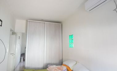 Venta casa de dos plantas con pileta, wilde.