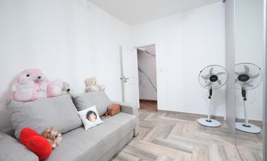 Venta casa de dos plantas con pileta, wilde.