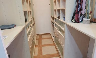 Venta casa de dos plantas con pileta, wilde.
