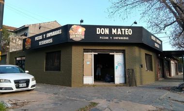 Local en esquina sobre Av. Frias!