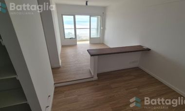 Departamento de dos ambientes refaccionado con vista al mar en edificio con amenities