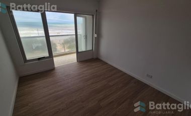 Departamento de dos ambientes refaccionado con vista al mar en edificio con amenities