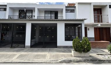 Casa de dos pisos en venta | Reservas de La Italia - Palmira