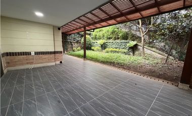 VENTA CASA EN ENVIGADO SECTOR LOMA DE BENEDICTINOS EN UNIDAD CERRADA