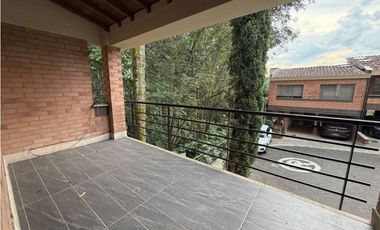 VENTA CASA EN ENVIGADO SECTOR LOMA DE BENEDICTINOS EN UNIDAD CERRADA