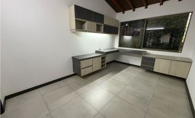 VENTA CASA EN ENVIGADO SECTOR LOMA DE BENEDICTINOS EN UNIDAD CERRADA