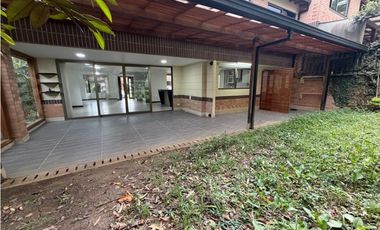 VENTA CASA EN ENVIGADO SECTOR LOMA DE BENEDICTINOS EN UNIDAD CERRADA
