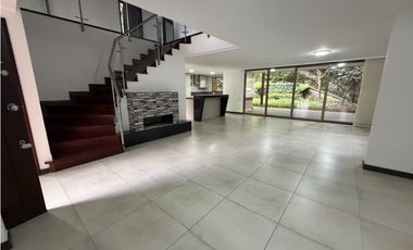 VENTA CASA EN ENVIGADO SECTOR LOMA DE BENEDICTINOS EN UNIDAD CERRADA