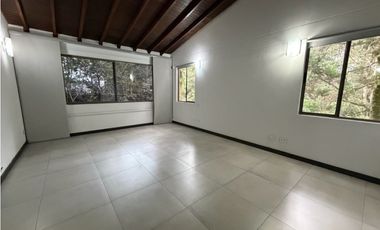VENTA CASA EN ENVIGADO SECTOR LOMA DE BENEDICTINOS EN UNIDAD CERRADA